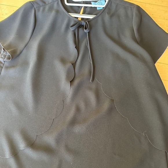 CeCe Black faux cape front top, Med, CB2299 - Picture 3 of 4